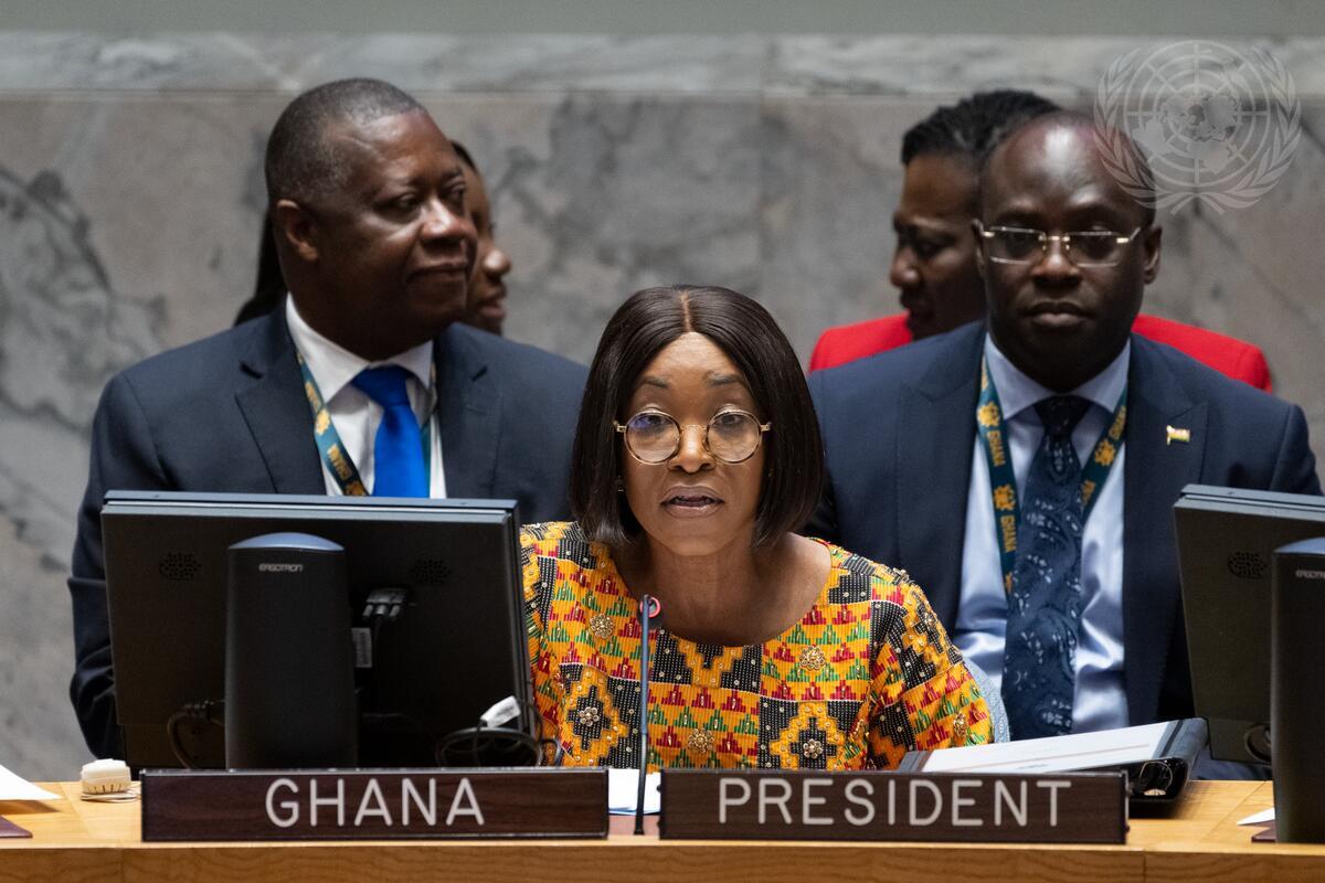 安全理事会11月份主席、加纳外交与地区一体化部长雪莉·阿约科·博奇韦女士主持安理会关于建设和平和维持和平的会议